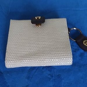 Small billfold wallet